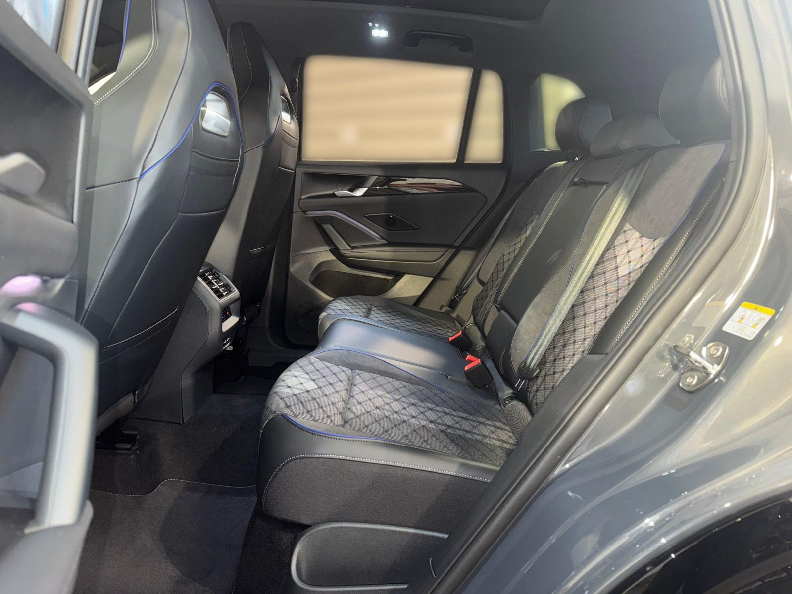 Tiguan R-Line 2.0 TDI 4M DSG PANO+AHK+NAVI+KAMERA+IQ-LIGHT