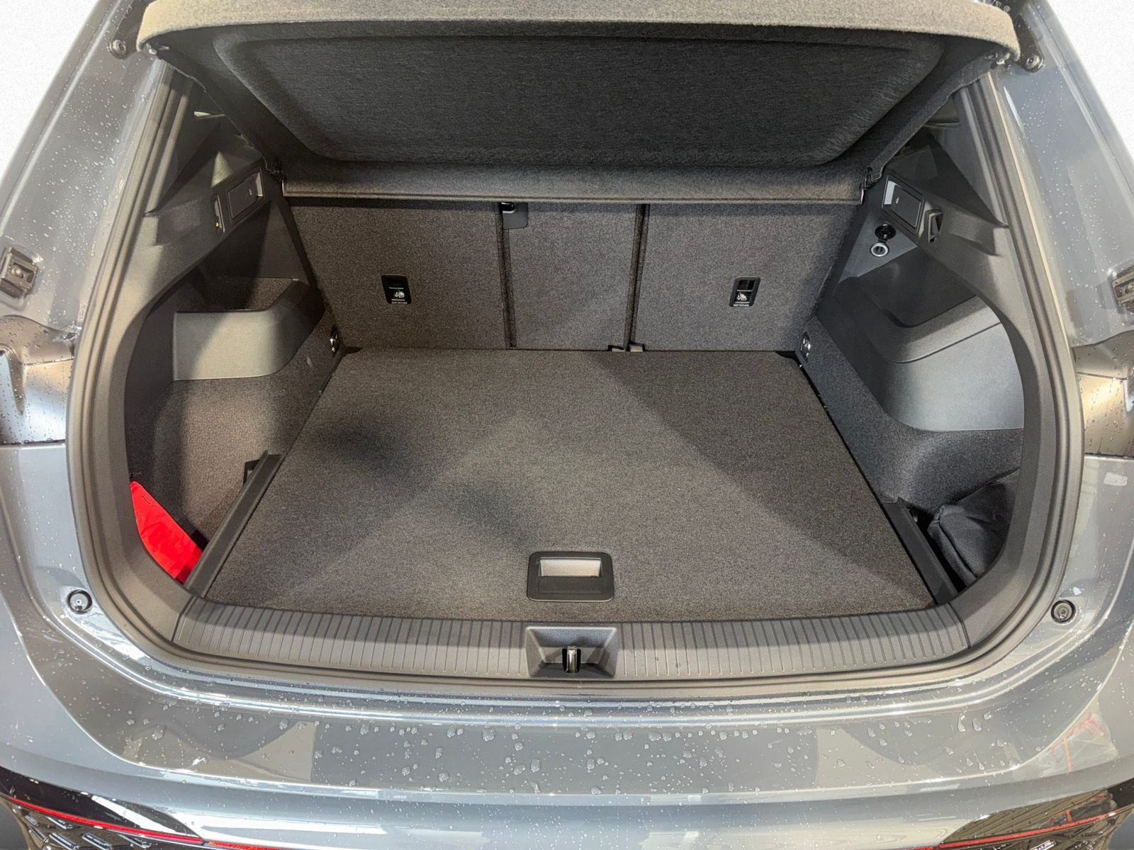 Tiguan R-Line 2.0 TDI 4M DSG PANO+AHK+NAVI+KAMERA+IQ-LIGHT