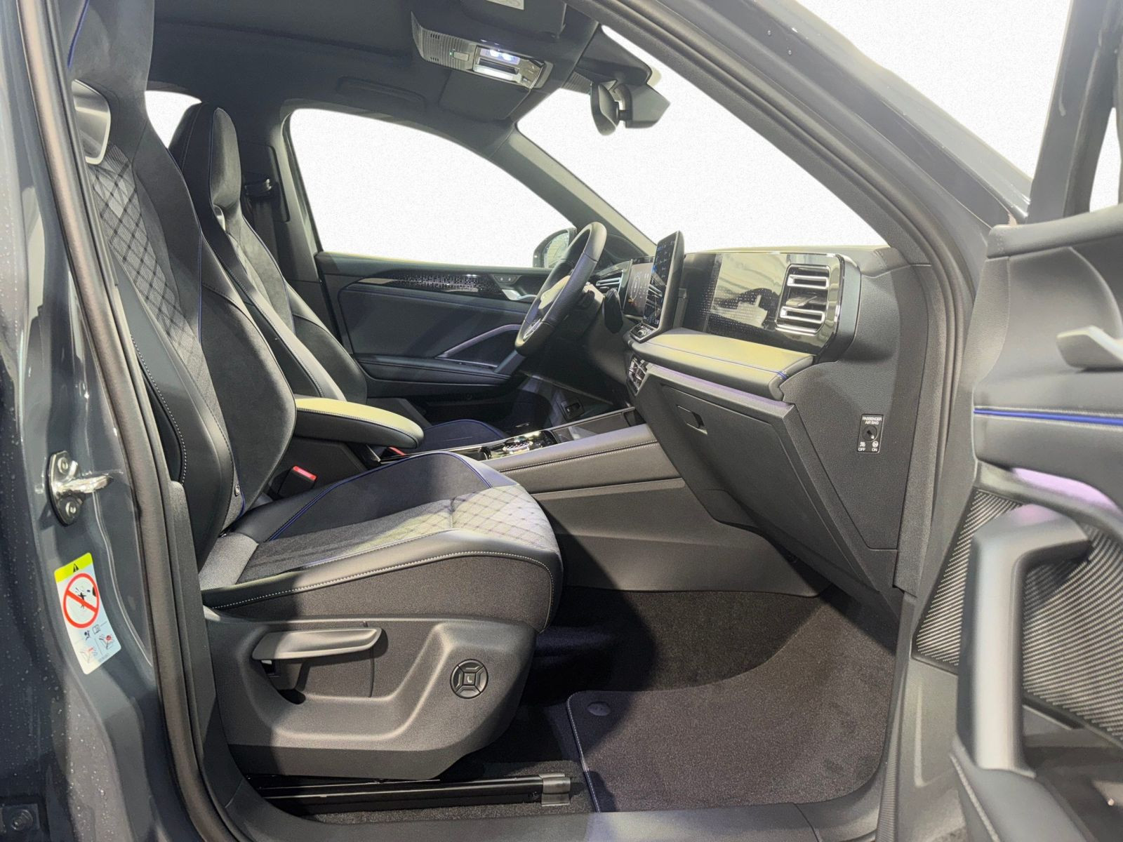 Tiguan R-Line 2.0 TDI 4M DSG PANO+AHK+NAVI+KAMERA+IQ-LIGHT