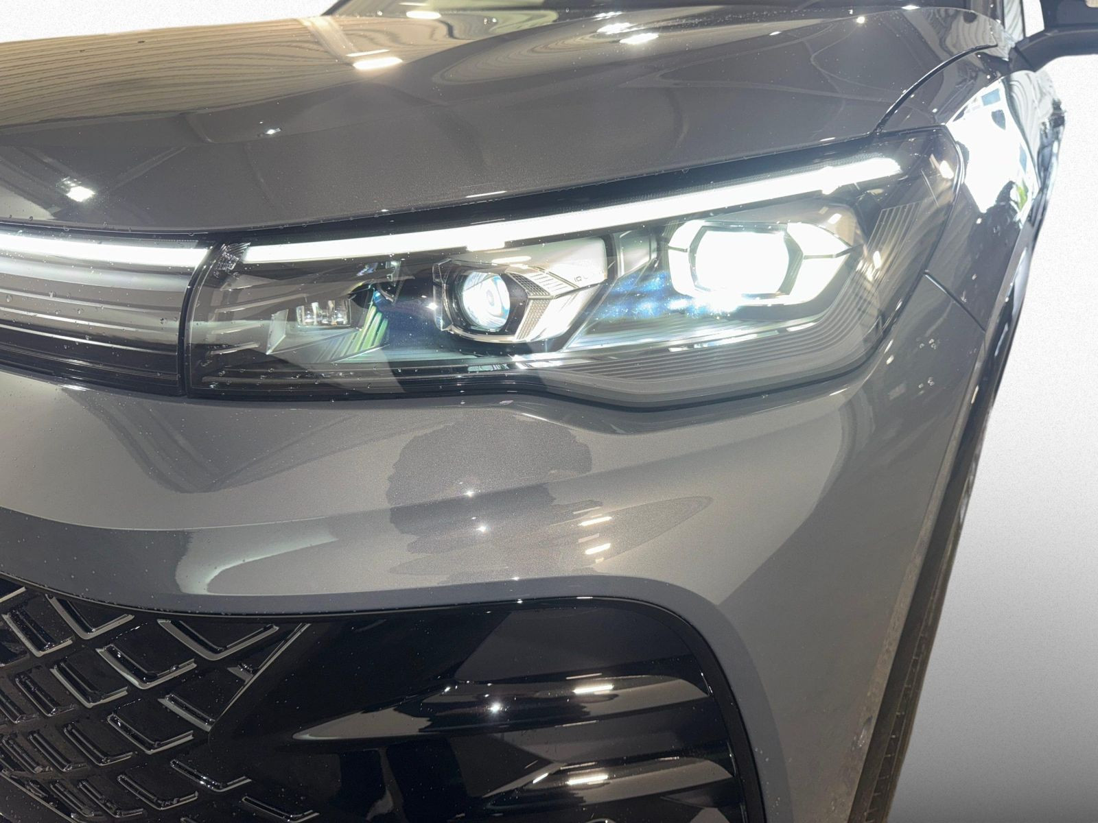 Tiguan R-Line 2.0 TDI 4M DSG PANO+AHK+NAVI+KAMERA+IQ-LIGHT