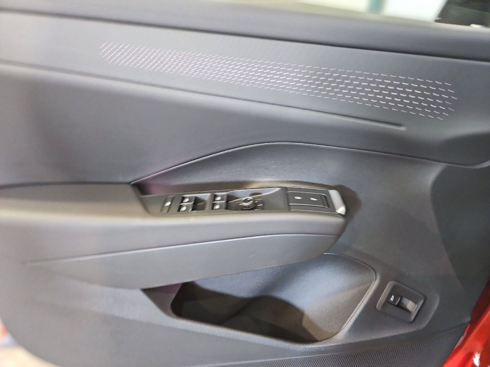 T-Roc R-Line 1.5 l eTSI DSG LEDER+PANO+AHK+HARMAN-KARDON