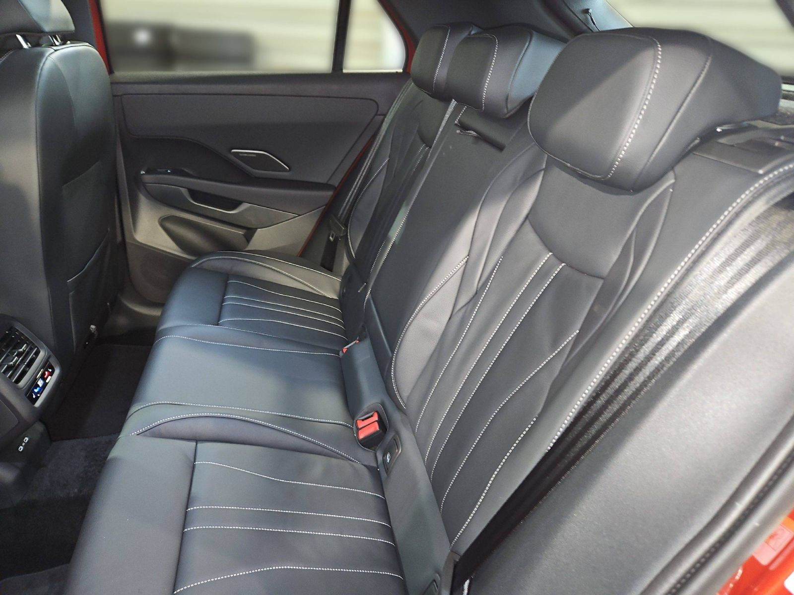 T-Roc R-Line 1.5 l eTSI DSG LEDER+PANO+AHK+HARMAN-KARDON