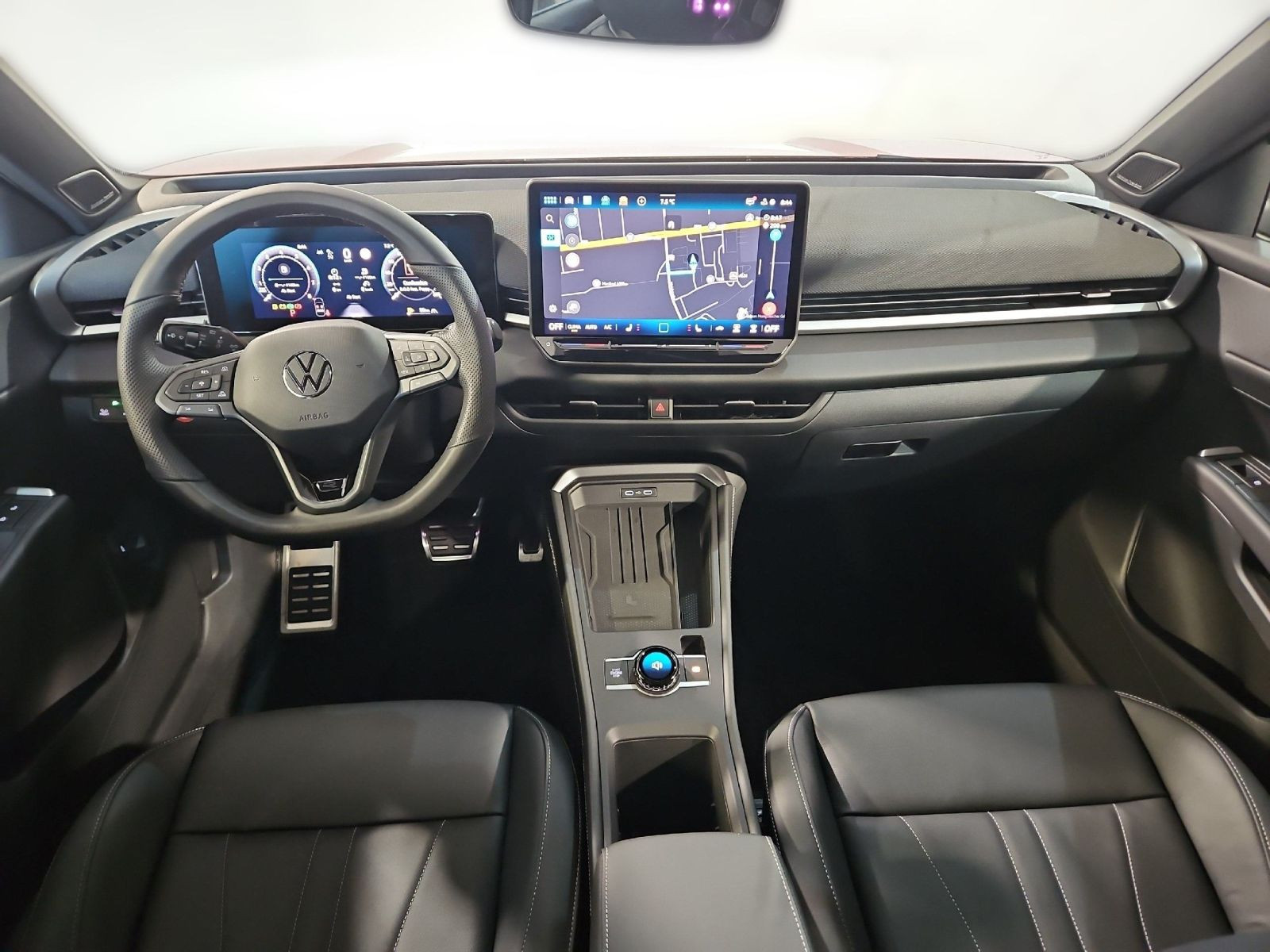 T-Roc R-Line 1.5 l eTSI DSG LEDER+PANO+AHK+HARMAN-KARDON