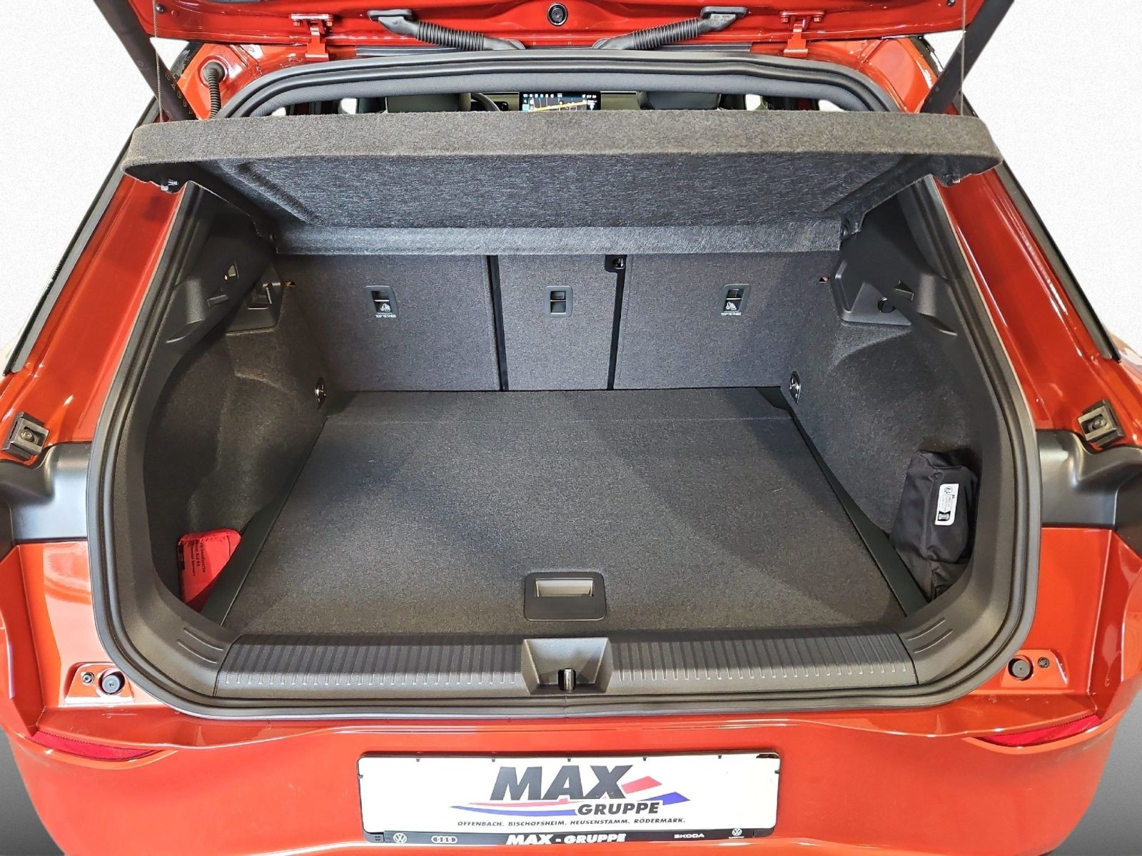 T-Roc R-Line 1.5 l eTSI DSG LEDER+PANO+AHK+HARMAN-KARDON