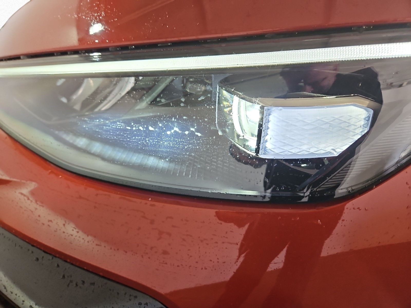 T-Roc R-Line 1.5 l eTSI DSG LEDER+PANO+AHK+HARMAN-KARDON