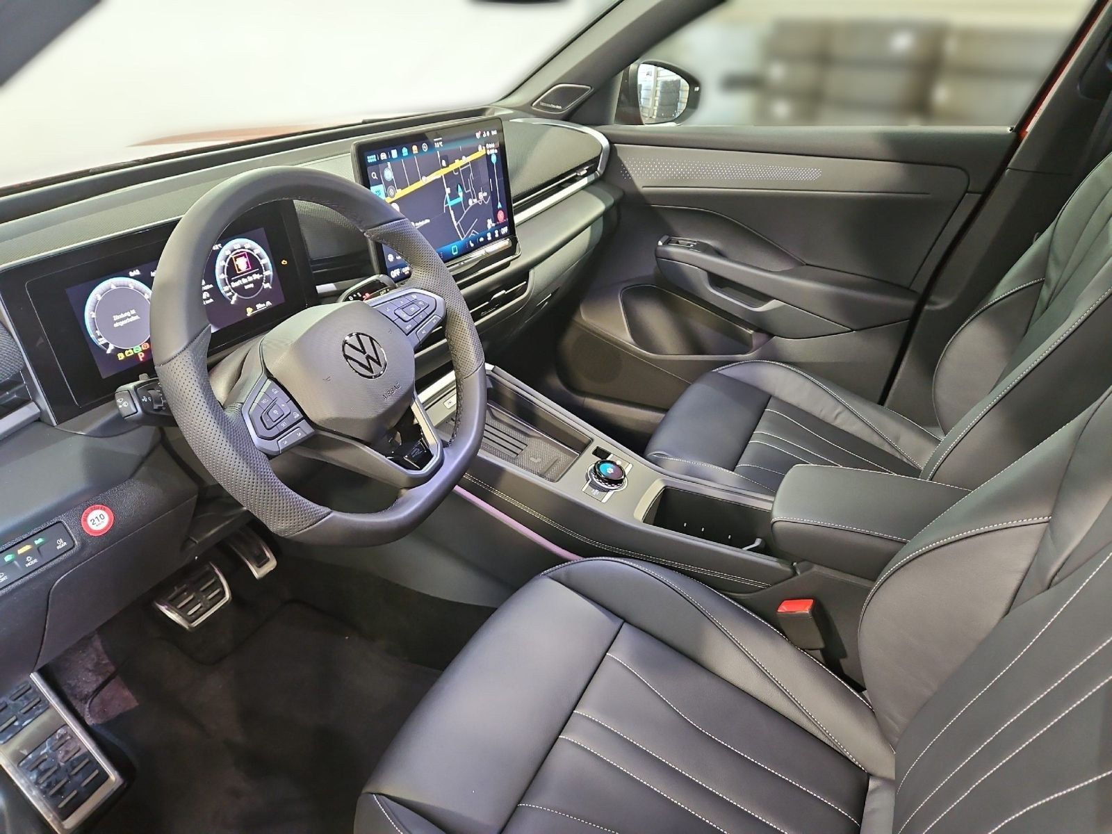 T-Roc R-Line 1.5 l eTSI DSG LEDER+PANO+AHK+HARMAN-KARDON