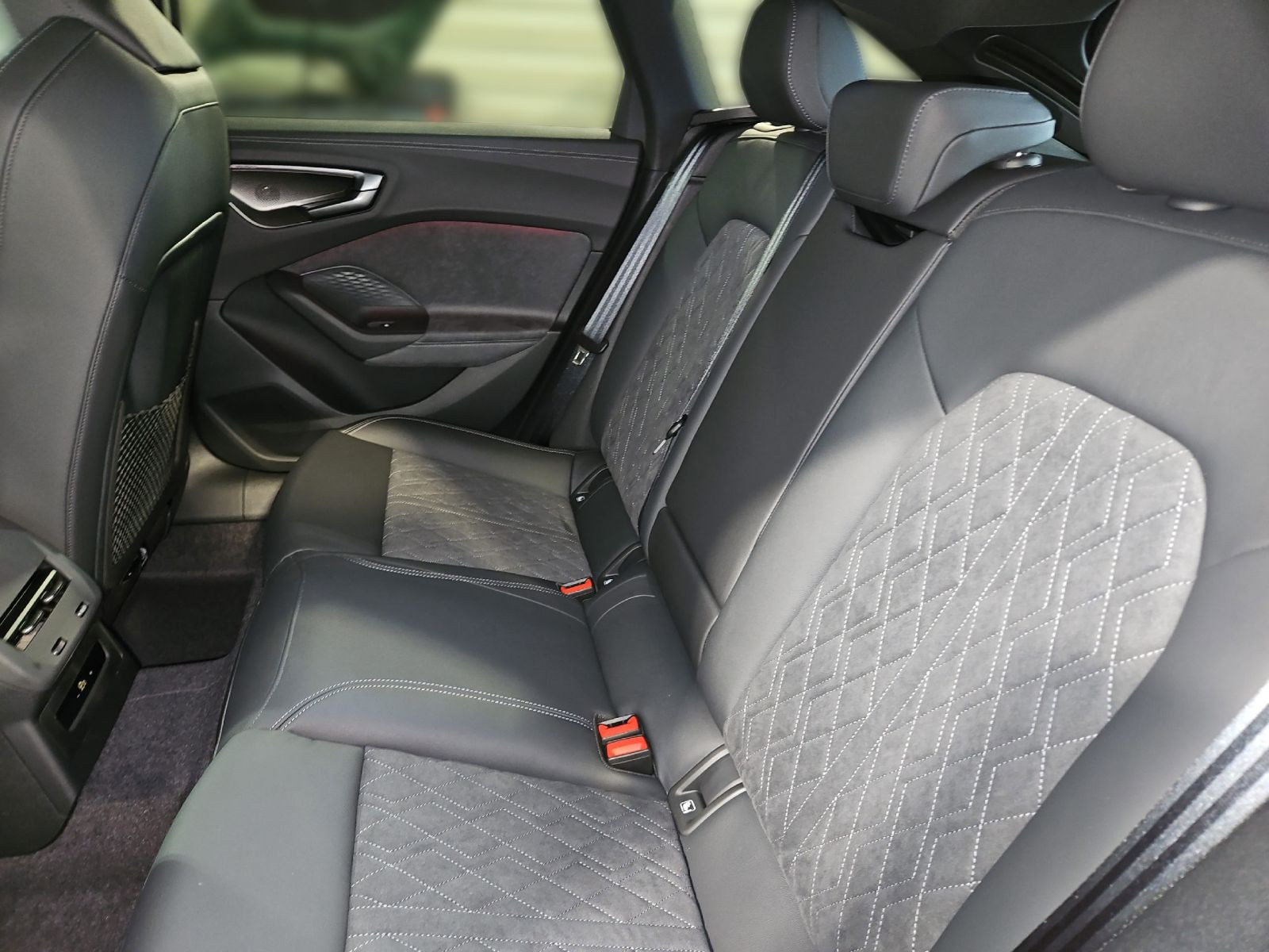 A5 Avant e-hybrid quattro +0,5% VeSt*B&O*AHK*TECH-PLUS*