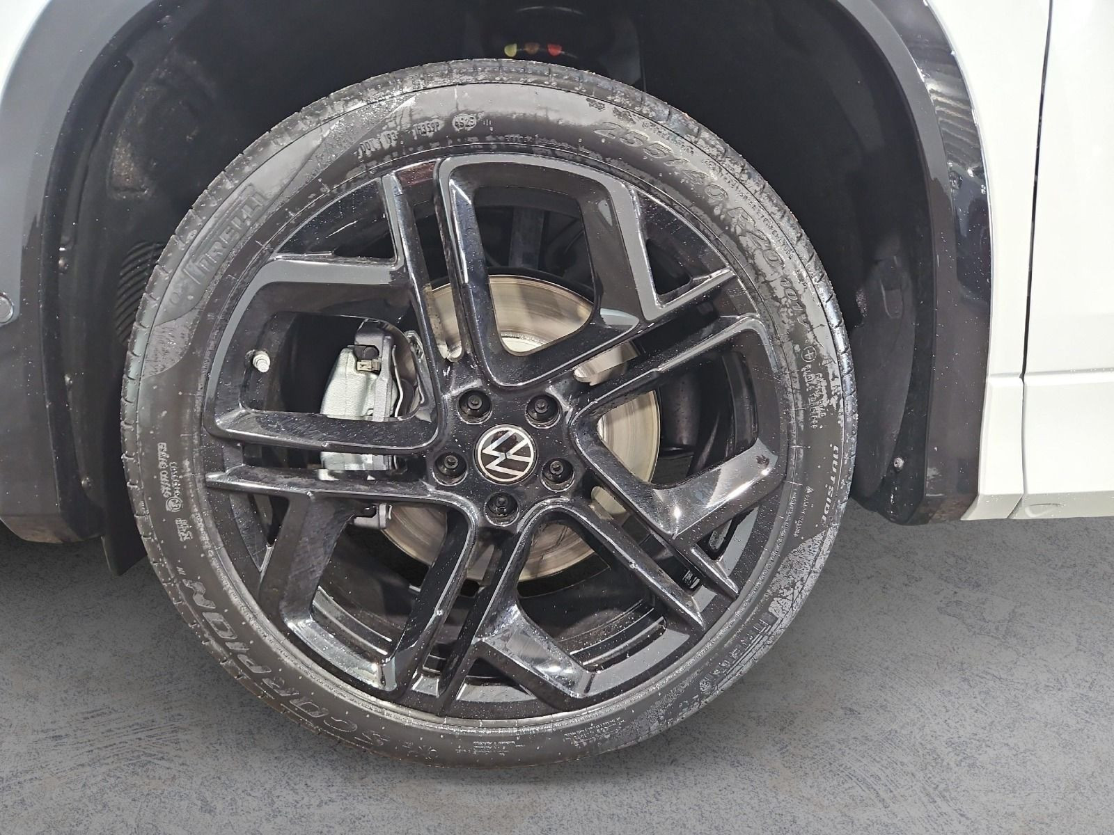 Tayron R-Line 2.0 TDI 4M DSG AHK+PANO+LEDER+HUD+STANDHZ