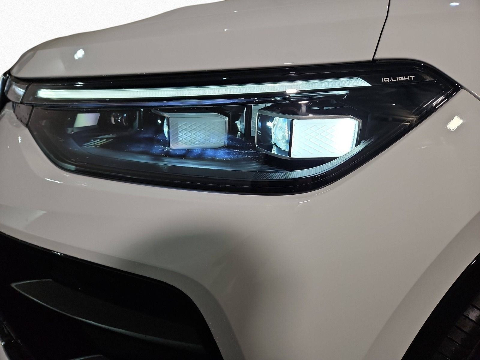 Tayron R-Line 2.0 TDI 4M DSG AHK+PANO+LEDER+HUD+STANDHZ