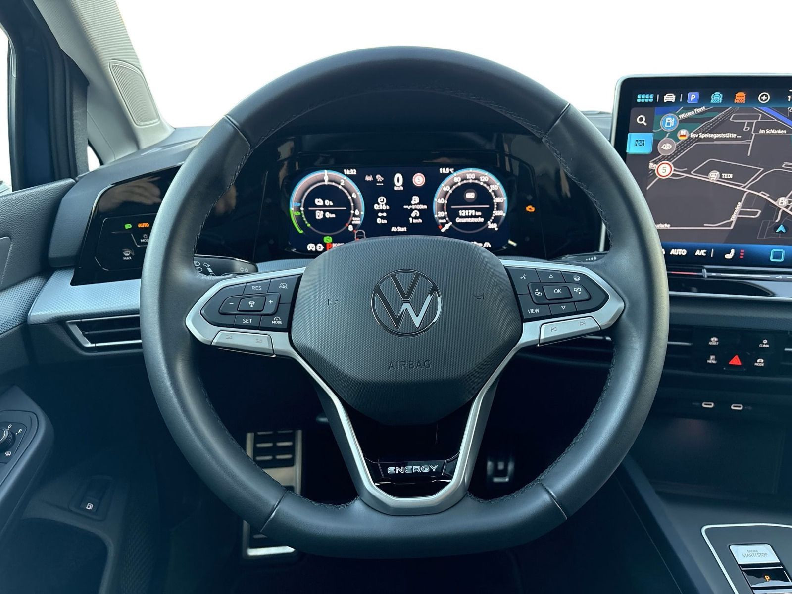 Golf VIII 1.5 eHybrid DSG ENERGY LED+AHK+PANO+ACC