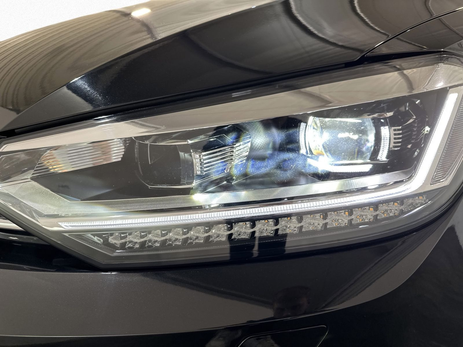 Touran 2.0 TDI DSG ENERGY 7-SITZE IQ.LIGHT+AHK+DCP