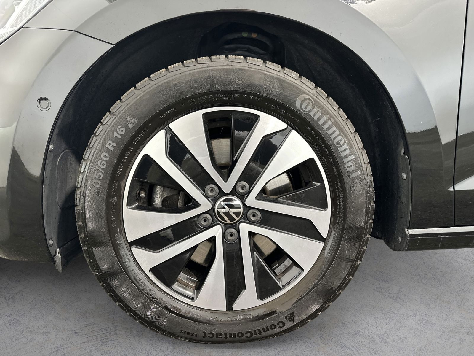 Touran 2.0 TDI DSG ENERGY 7-SITZE IQ.LIGHT+AHK+DCP