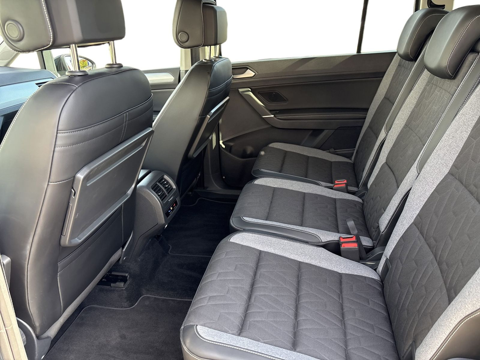 Touran 2.0 TDI DSG ENERGY 7-SITZER IQ.LIGHT+AHK+