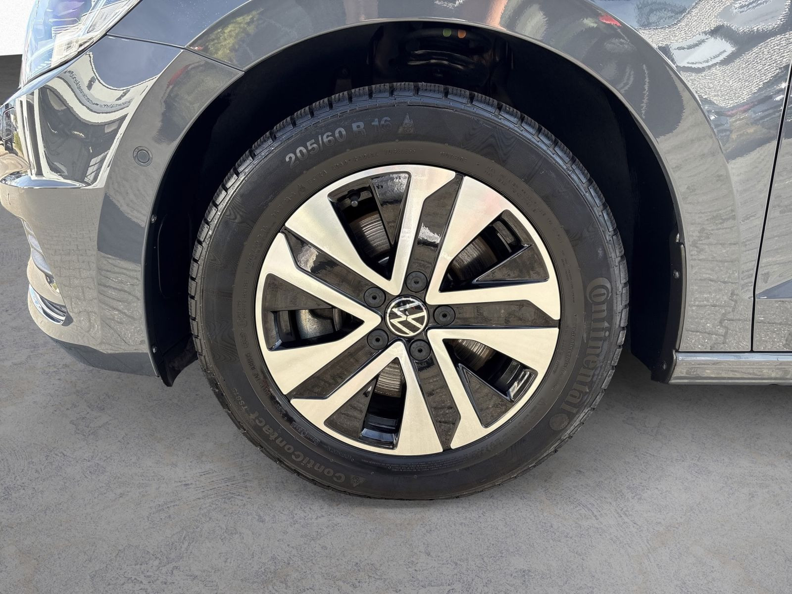 Touran 2.0 TDI DSG ENERGY 7-SITZER IQ.LIGHT+AHK+