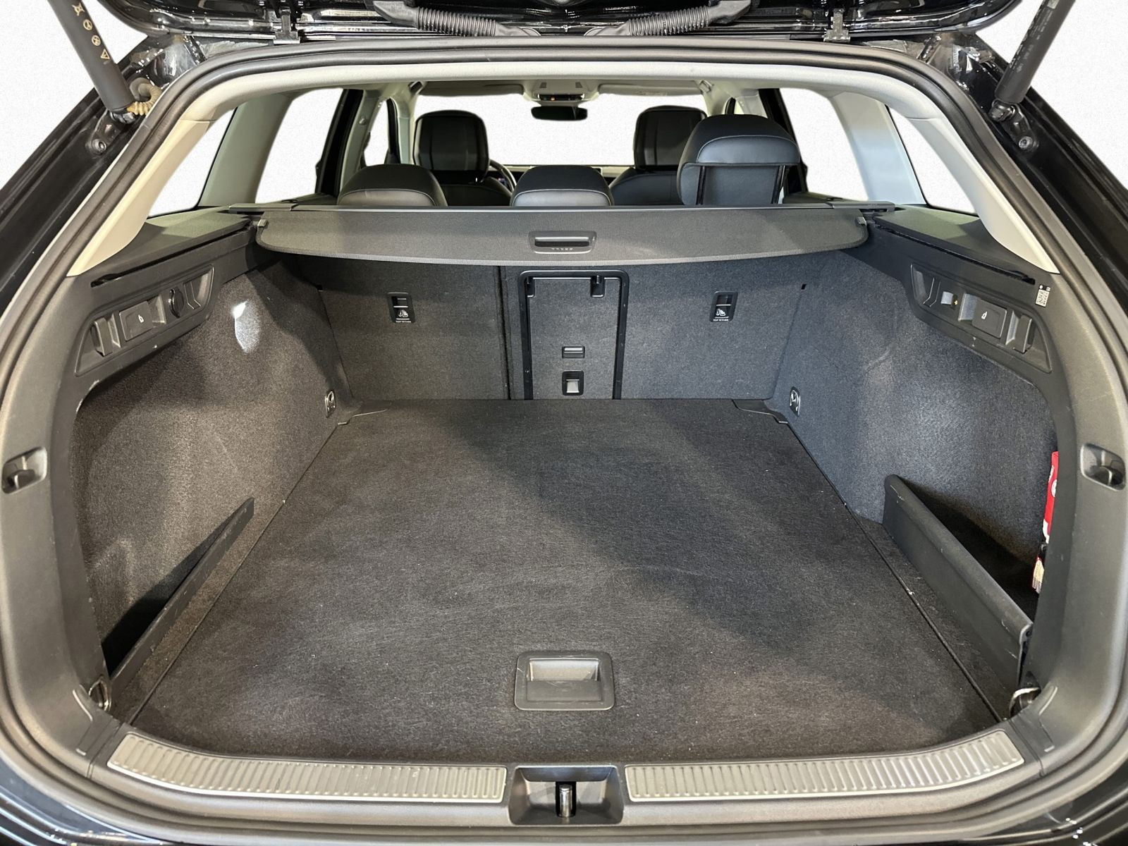 Passat Variant 2.0 TDI BUSINESS 360°+AHK+ACC+LED+NAVI