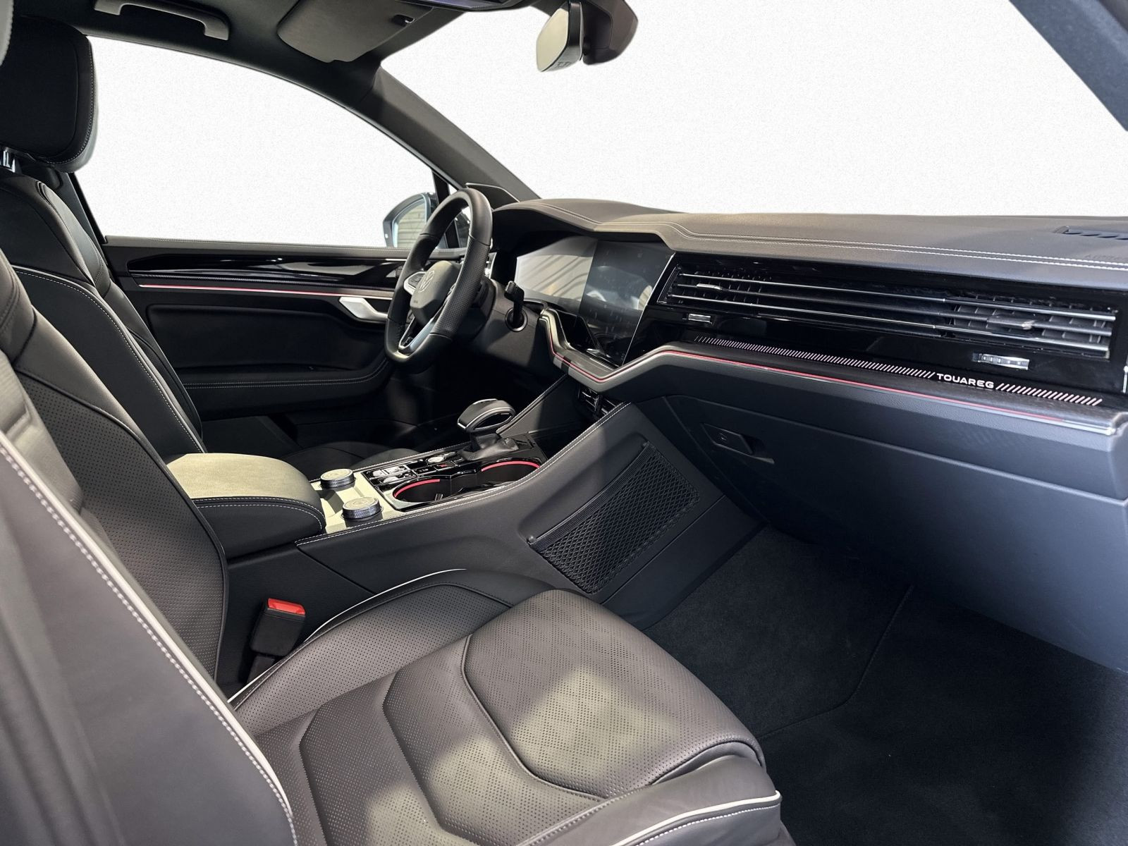 Touareg 3.0 TDI DSG 4M R LINE IQ.LIGHT+AHK+PANO+