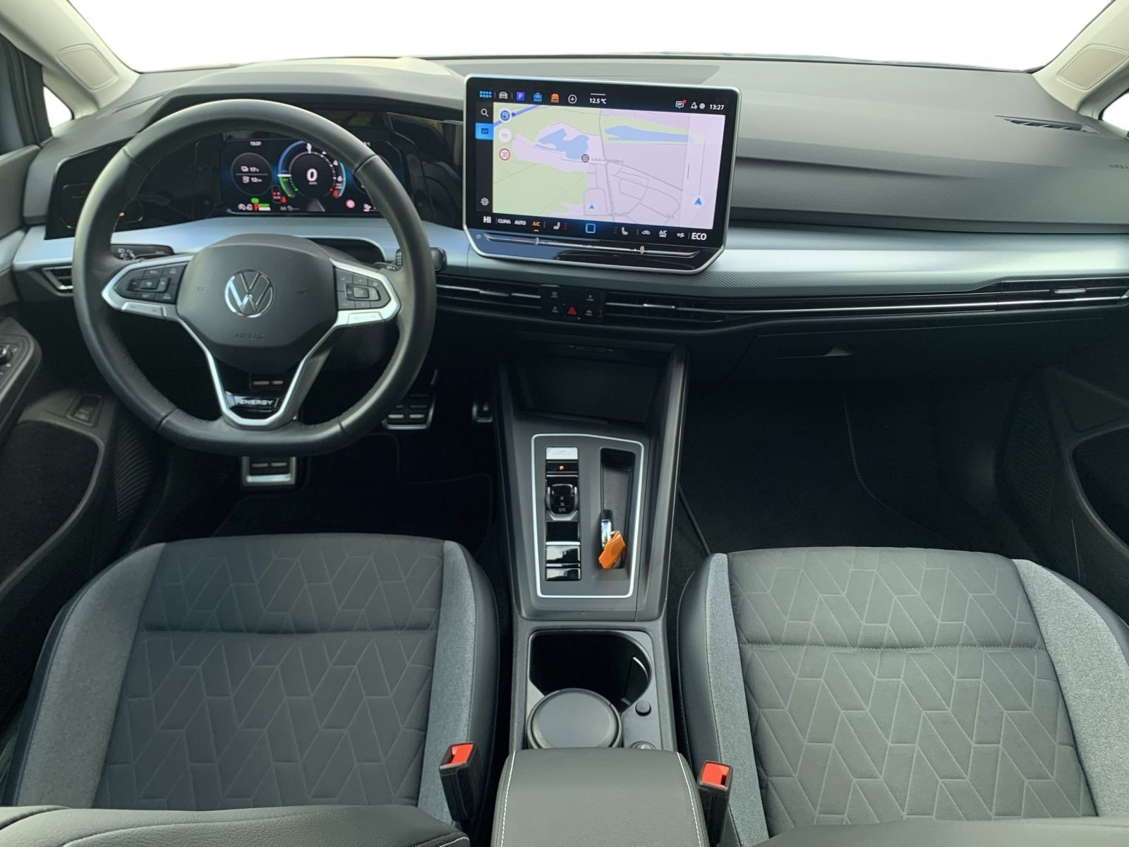 Golf VIII 1.5 eHybrid DSG ENERGY LED+AHK+HUD+DCP