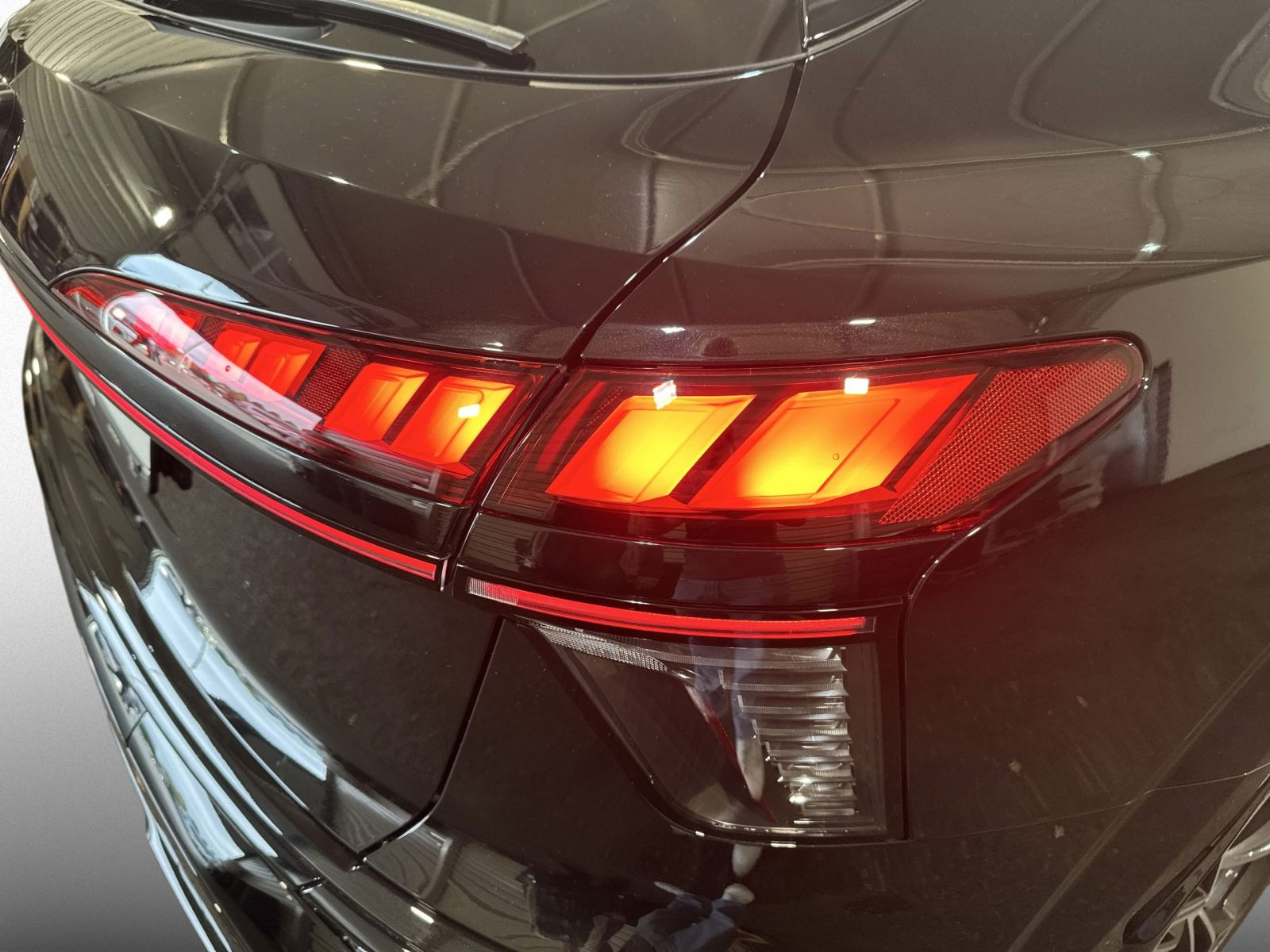 Q3 Sportback 2.0 TDI S LINE LED+AHK+HUD+SONOS+LM