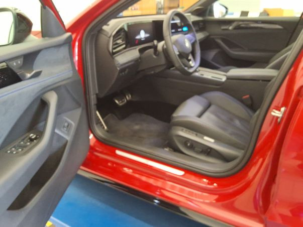 Passat Variant 2.0 TDI 4M R LINE 360°+AHK+H&K+HUD+IQ