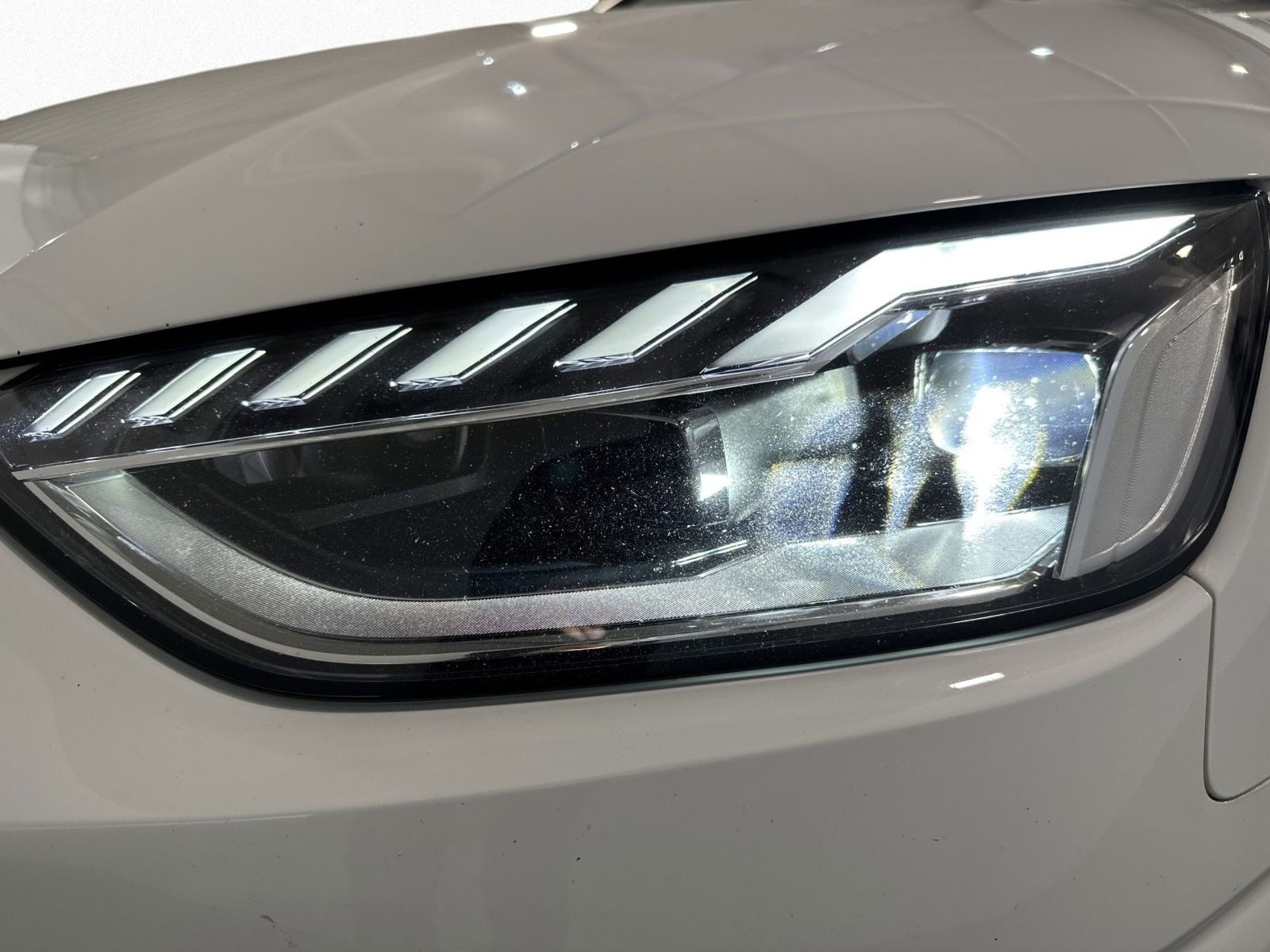 A4 Avant 30 TDI LED+VCP+PDC+ACC+SMARTPHONE INTERFACE